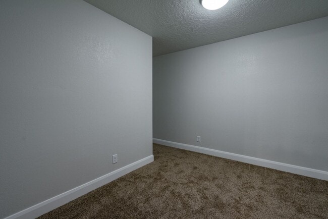 Building Photo - Fully Remodeled Townhome in the Heart of D...