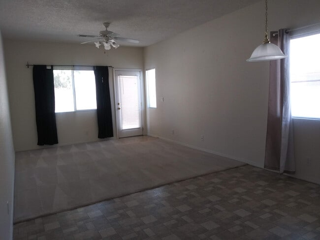 Building Photo - 3 Bdrm 2 BA  1,615 SqFt
