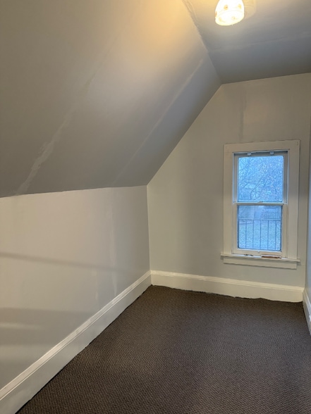 Building Photo - 547a E Dover St