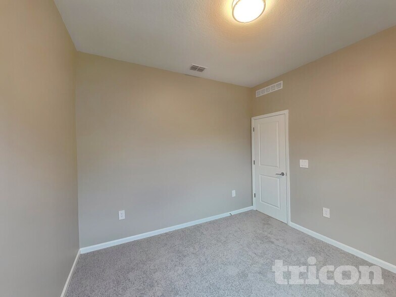 Building Photo - 728 Squire Ave