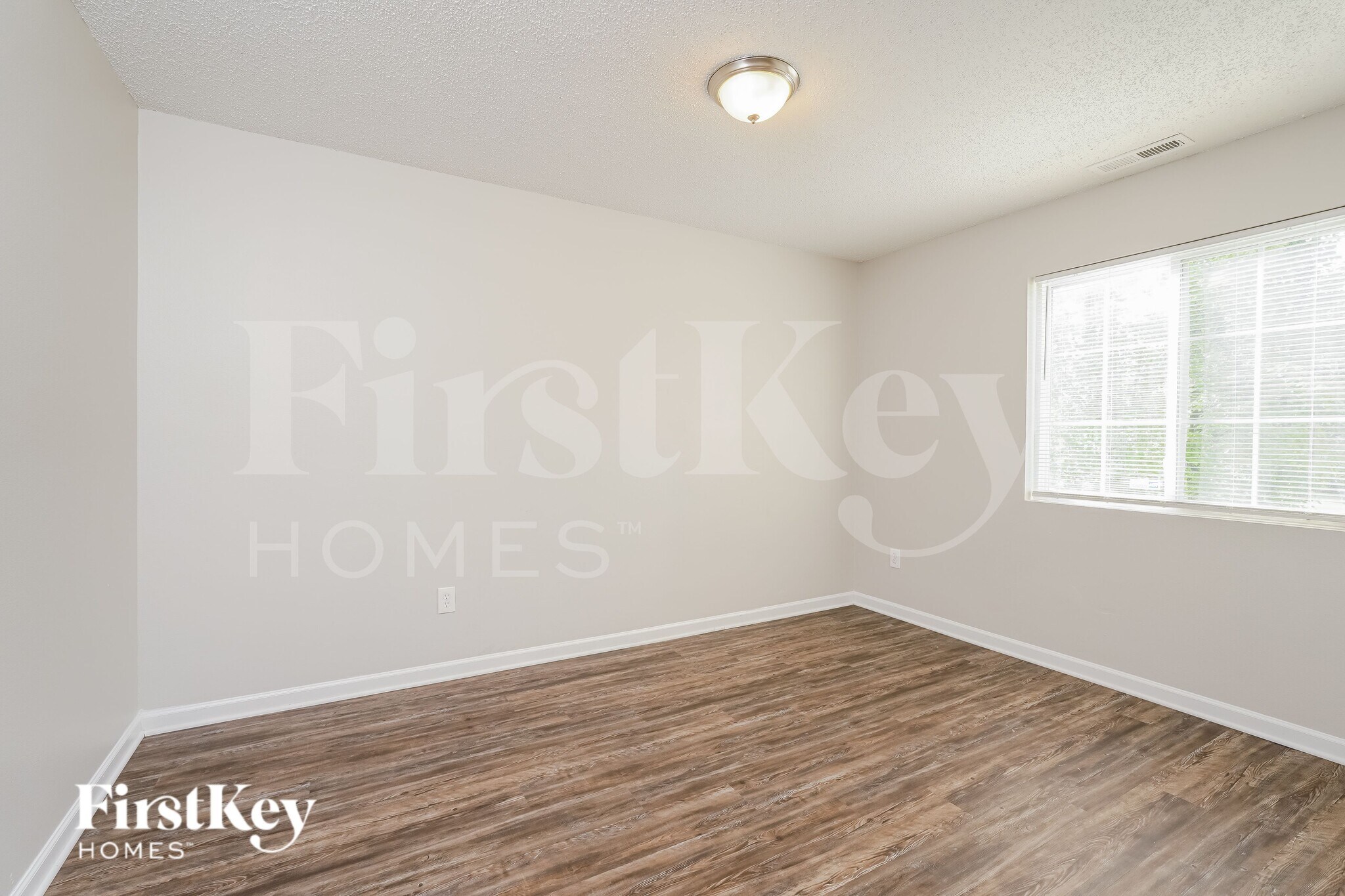 Building Photo - 3737 Eskdale Dr