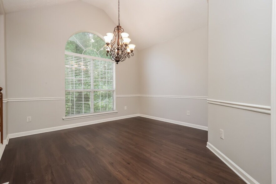 Building Photo - 685 Chaseridge Dr