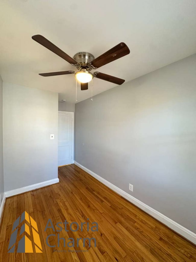 Building Photo - 3 Bedroom Home with Finished Basement, Parking, and Fenced Yard