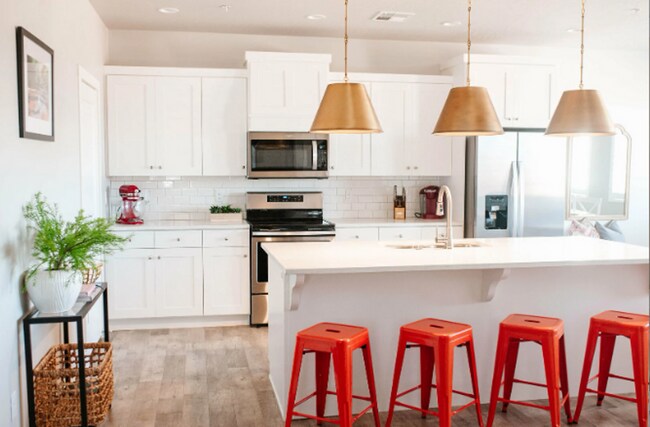 Building Photo - Short term lease options! Spacious Condo in Washington