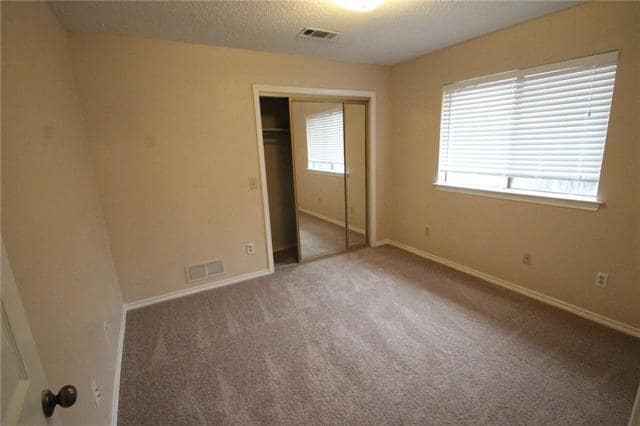Building Photo - 4108 Mesa Dr