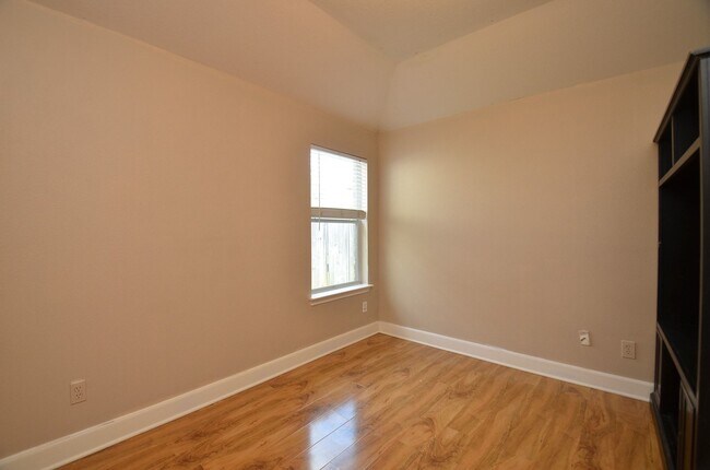 Building Photo - 4510 Regal Dr