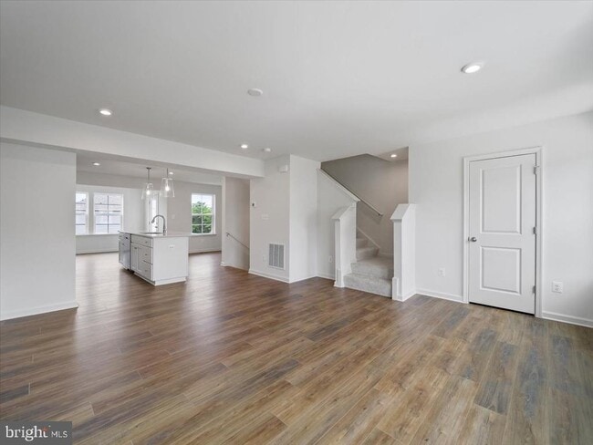 Building Photo - 258 Clifton Mnr