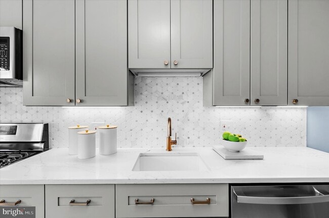 Building Photo - 312 Small Ct