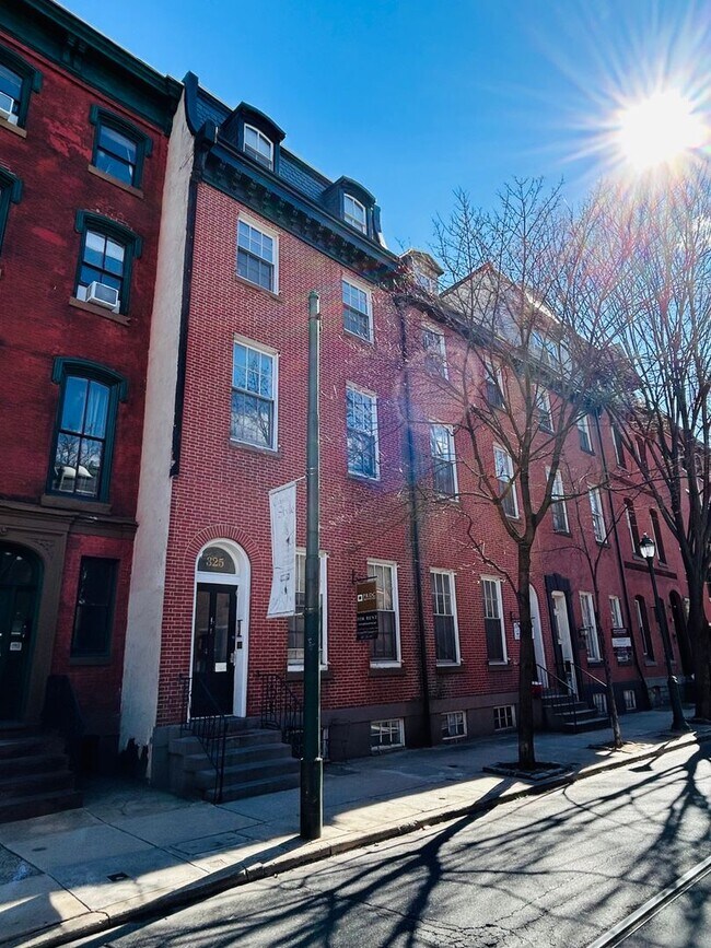 Building Photo - 325 S 12th St