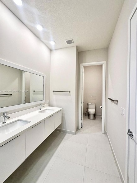 Building Photo - 10420 NW 67th St