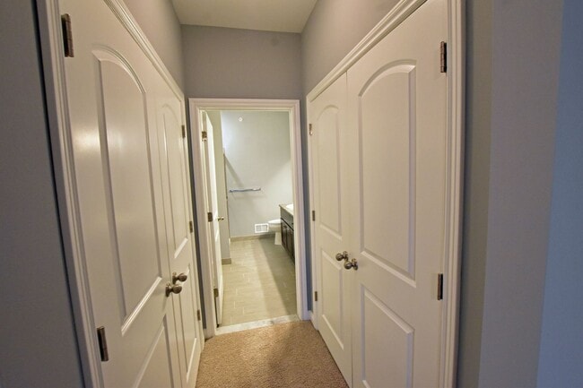 Building Photo - 3-Bedroom, 2-Baths, 1350 SF condo-style apartment, Upper Unit in Shelby Township.