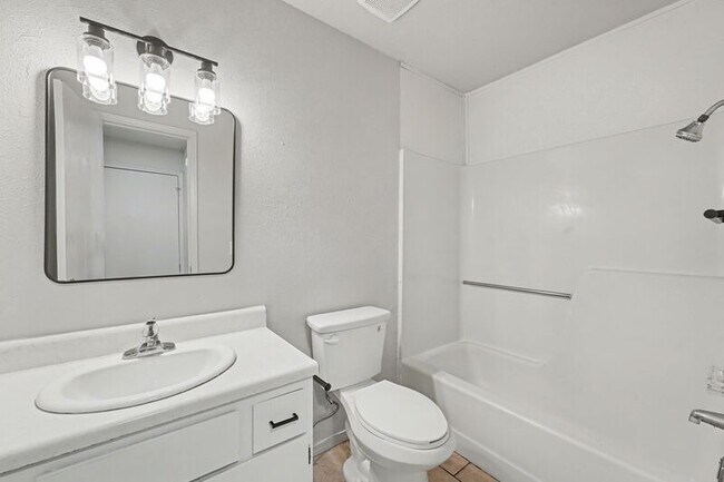 Building Photo - 1241-1247-1247 W Sunset Dr