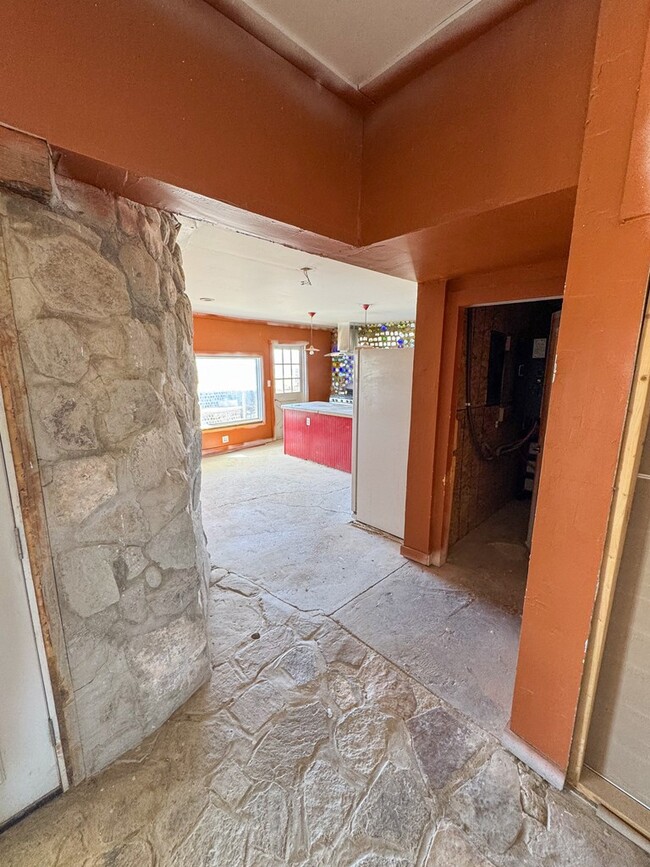 Building Photo - 400 N Smiling Dog Trail
