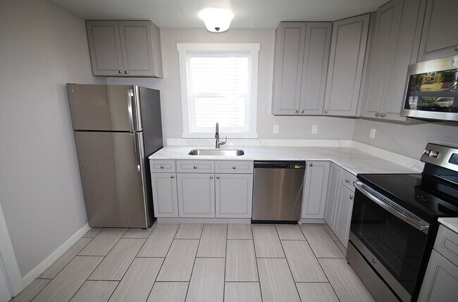Building Photo - 7326 Triplex