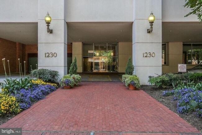 Building Photo - 1230 23rd St NW