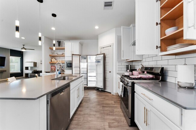 Building Photo - 12812 Barnsbury Ln