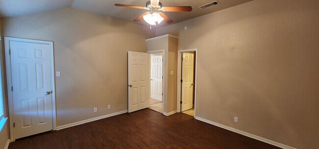 Building Photo - 3 Bedroom 2 bath Duplex South Killeen