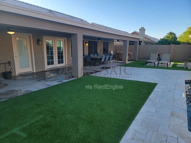 Building Photo - 411 N Leoma Ln