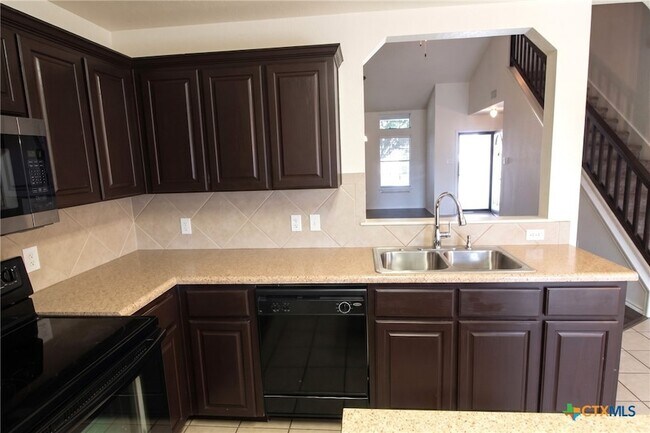 Building Photo - 5611 Bertha Dr