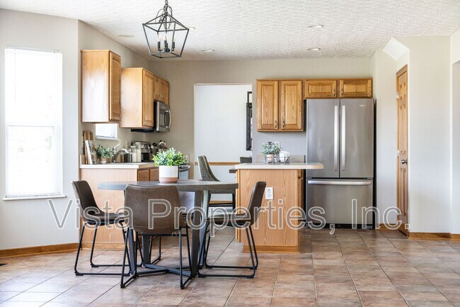 Building Photo - 7225 Bromfield Dr