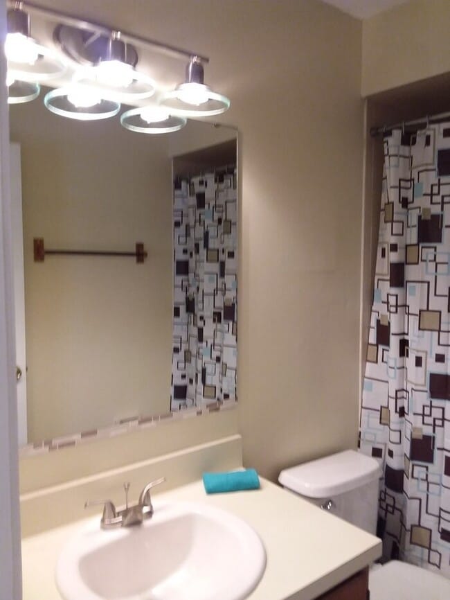 Building Photo - Two Bedroom Townhouse Near NAS Jax