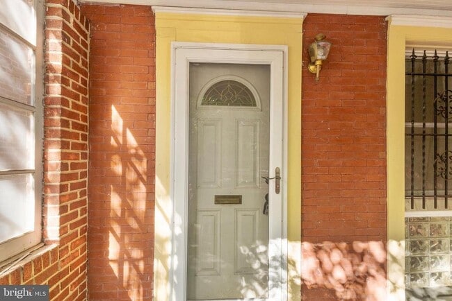 Building Photo - 925 S 46th St