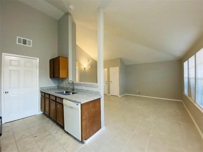 Building Photo - 5104 Beaverhill Dr