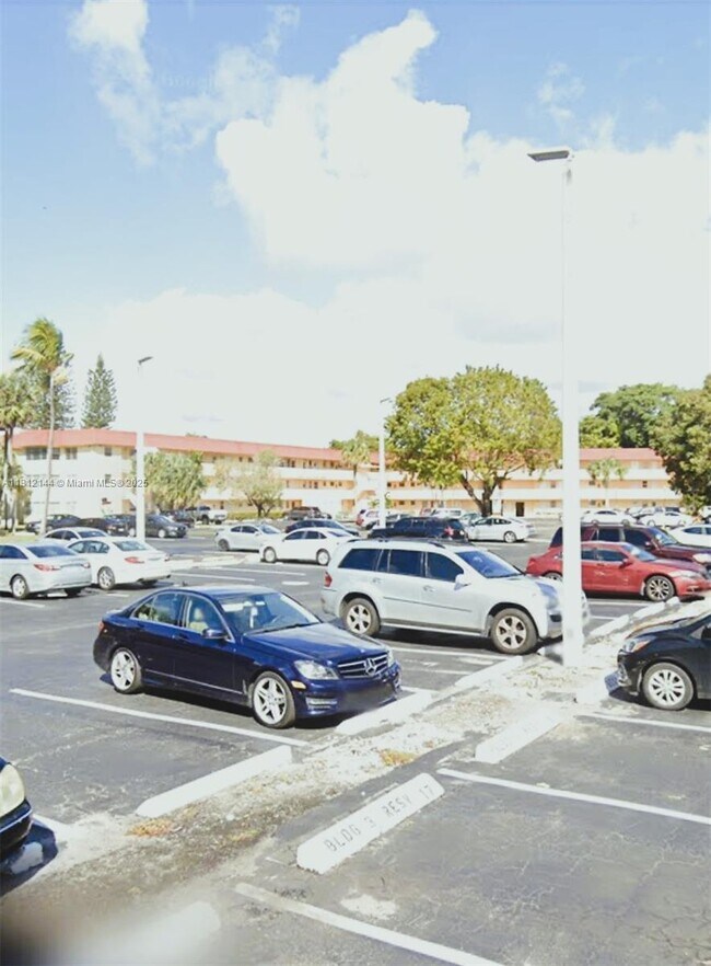 Building Photo - 1550 NE 191st St