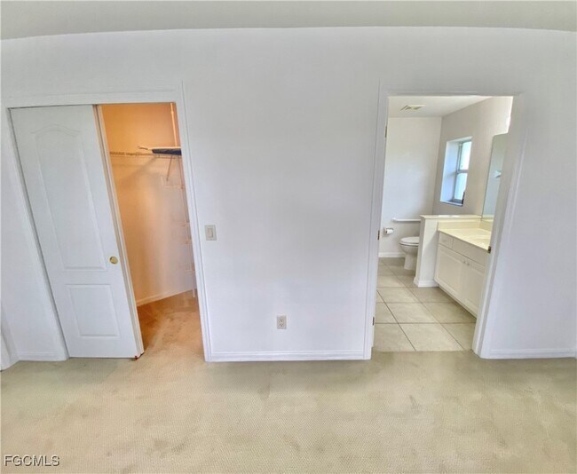 Building Photo - 4231 SW 20th Ave