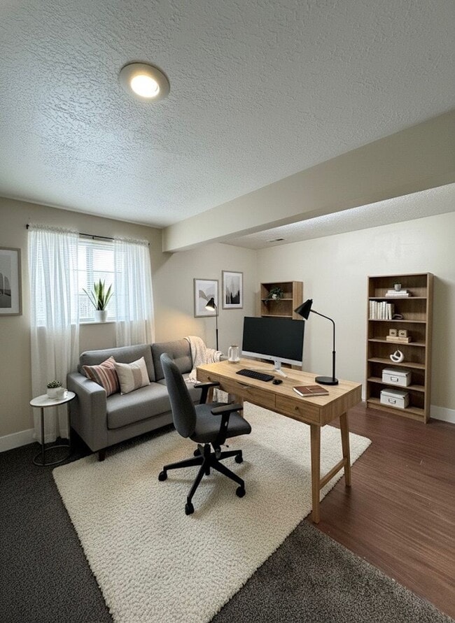 Building Photo - 4 Bed / 3 Bath Home for Rent in Riverdale,...