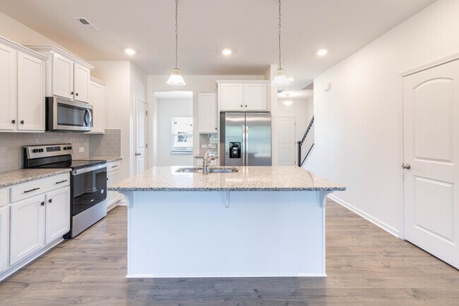Building Photo - 4 Bedroom Home - Stonebridge Fairways - AV...
