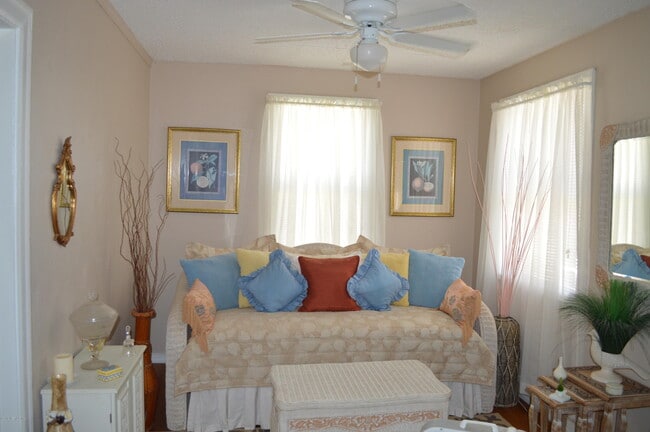 Building Photo - 186 11th St N