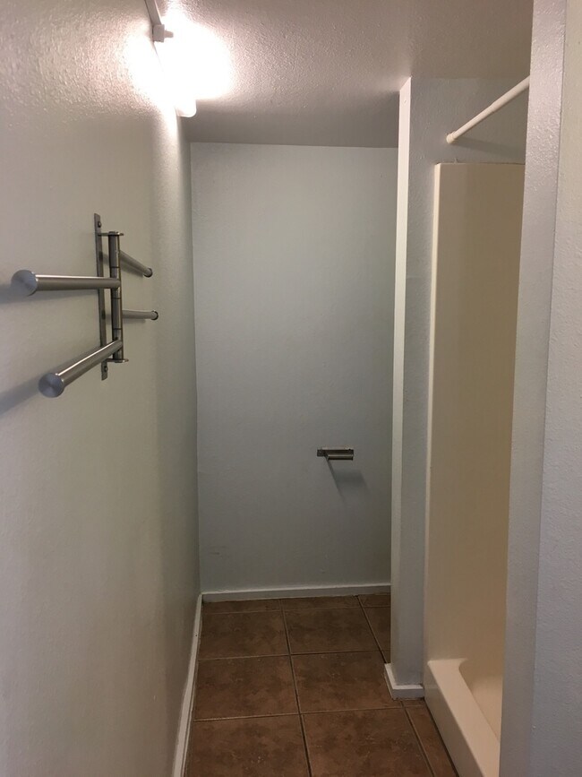 Building Photo - 1036 E 43rd St