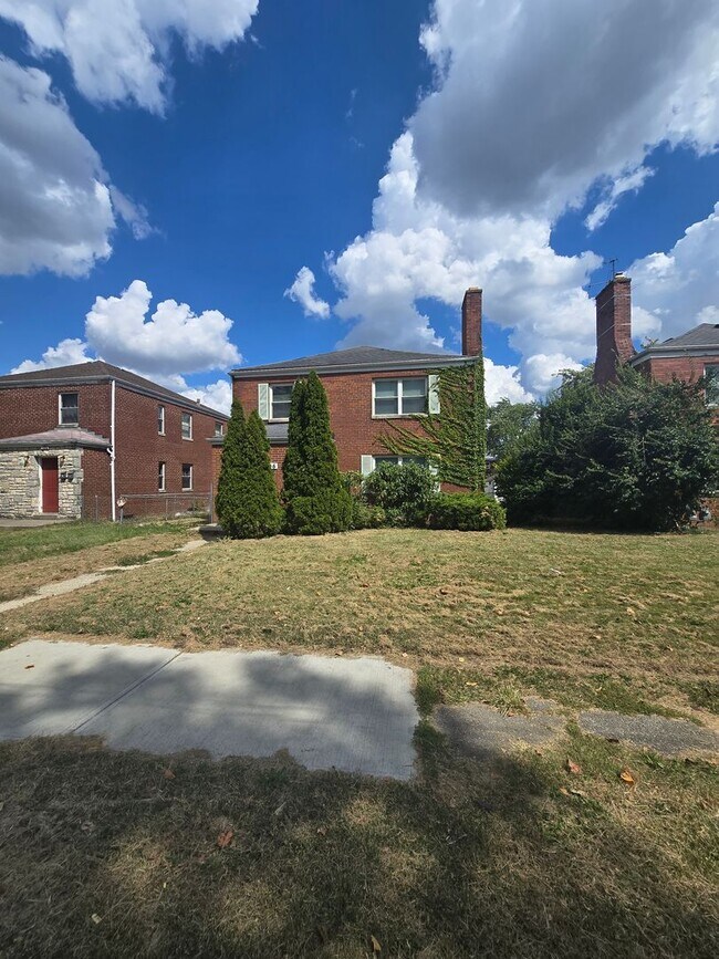 Primary Photo - 186 S Powell Ave