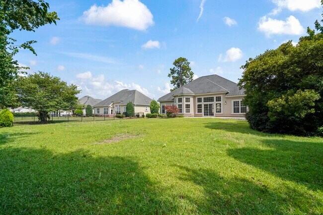 Building Photo - 9060 Abingdon Dr