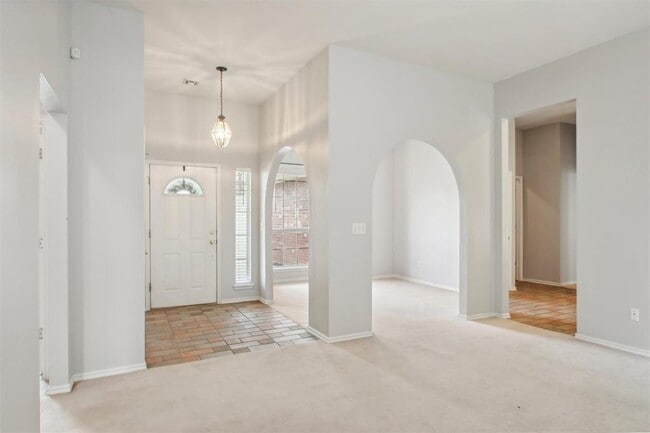 Building Photo - 613 Vickery Ave