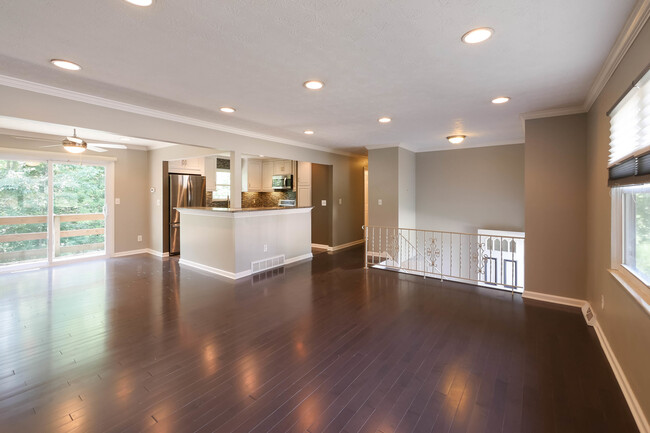 Building Photo - Renovated Singe Family Bi-Level near South...