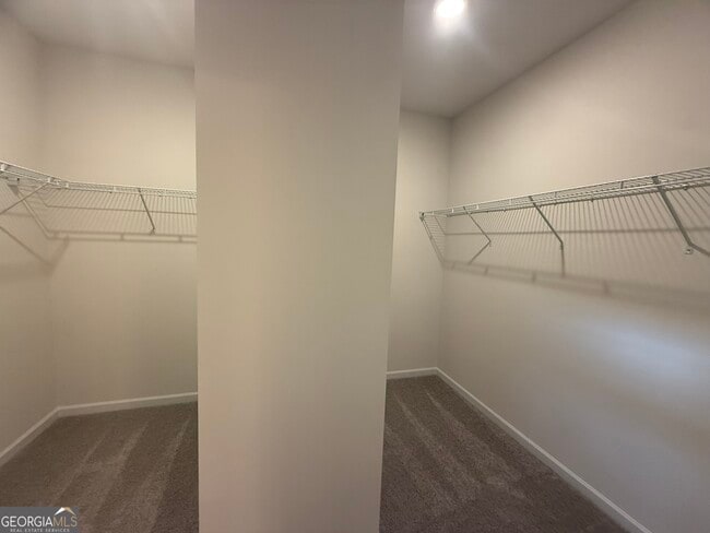 Building Photo - 121 Sycamore Ln