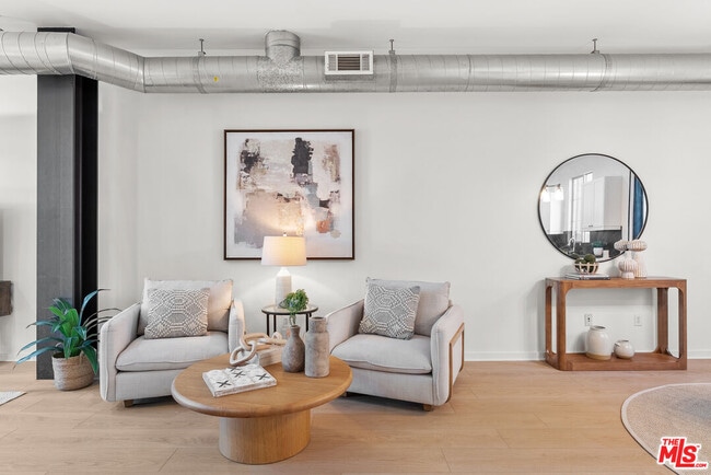 Building Photo - 5350 Playa Vista Dr