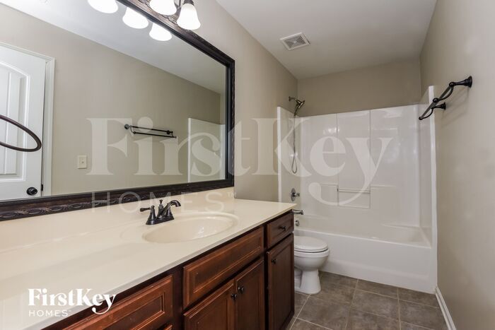 Building Photo - 5605 Horsebarn Ct