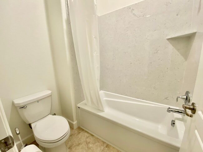 Building Photo - FULLY FURNISHED - ALMOST NEW 4 BED, 2.5 BATHS, 2 CAR GARAGE, 1 STORY IN NORTH LAKE COMMUNITY, NOR...