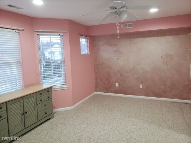 Building Photo - 3 br, 3 bath Townhome - 21 Patcong Dr