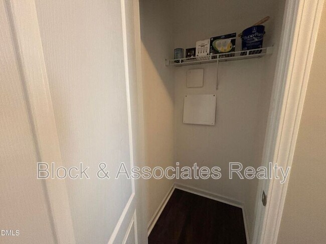 Building Photo - 438 Roanoke Dr