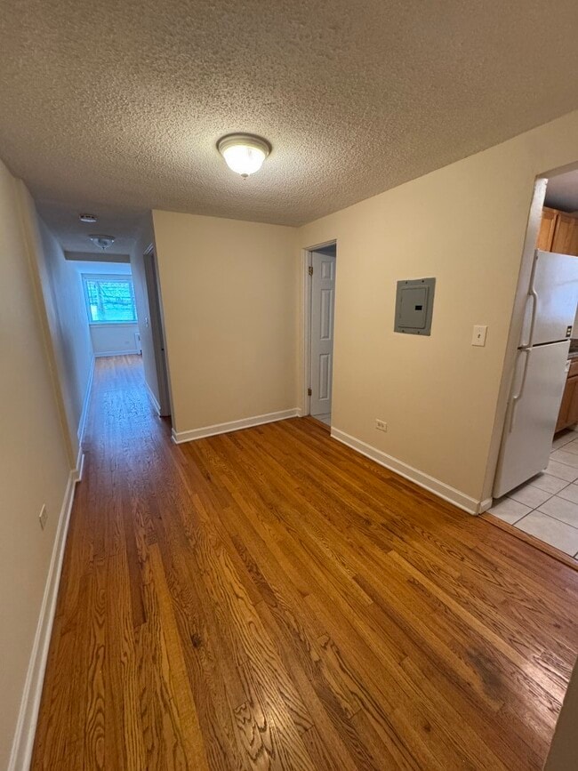 Primary Photo - 4044 N California Ave