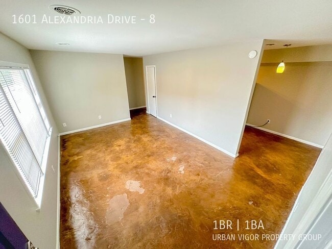 Building Photo - 1601 Alexandria Dr