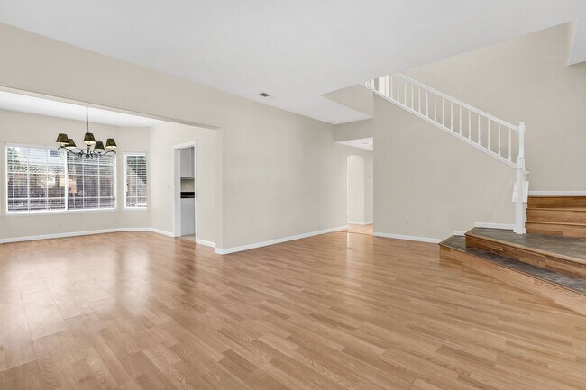Building Photo - 880 Woodsong Ln