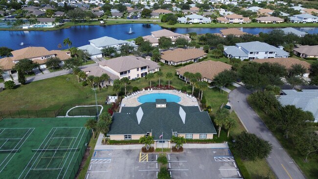 Building Photo - 1864 S Dovetail Dr