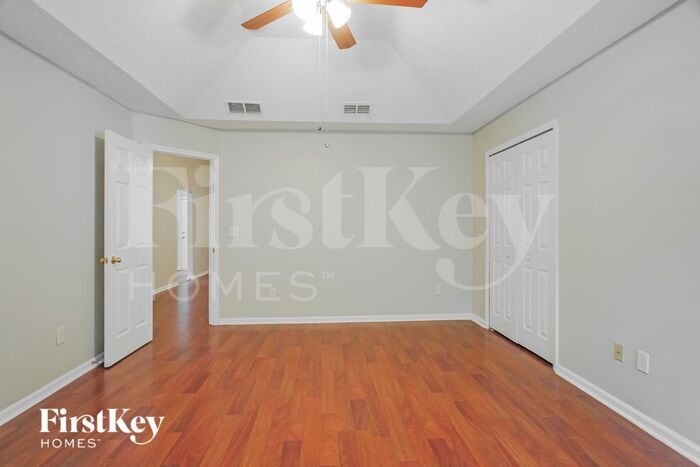 Building Photo - 489 MacKenzie Cir