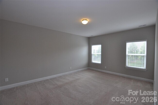 Building Photo - 1004 Sterling Dr