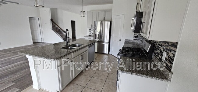 Building Photo - 710 Birch Hollow Dr